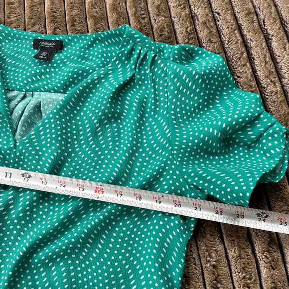 🎉5 for $45🎉 Jones & Co top blouse shirt size L polka dot green - Picture 7 of 8